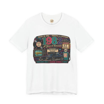 1982 Classic Muscle Car T-Shirt | Born in 1982 Birthday Gift | 44th Birthday Tee for Men & Women